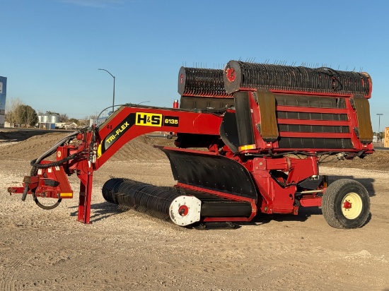 H&S 6135 Tri-Flex Hay Merger