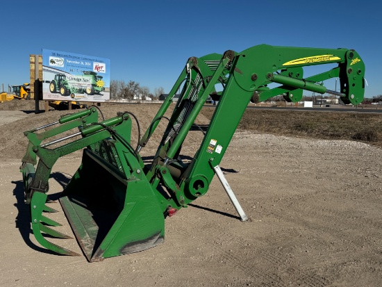 John Deere 746 Loader and Grapple
