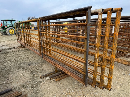 24 foot freestanding panels one with gate