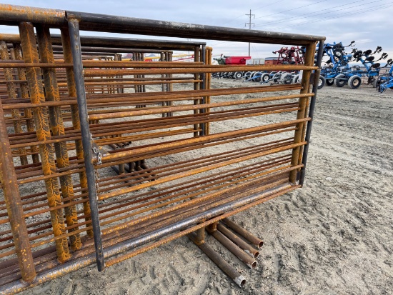 24 foot freestanding panels one with gate