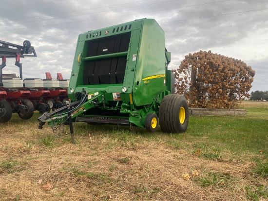 John Deere 560M Round Baler