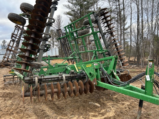 John Deere 726 Soil Finisher