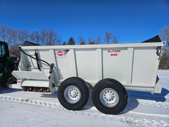 KUHN KNIGHT 8132 SLINGER SPREADER