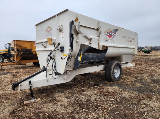 KUHN KNIGHT RC 260 MIXER WAGON
