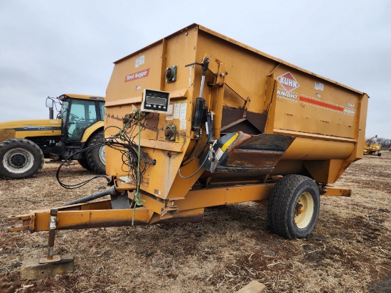 KUHN KNIGHT 3142 MIXER WAGON