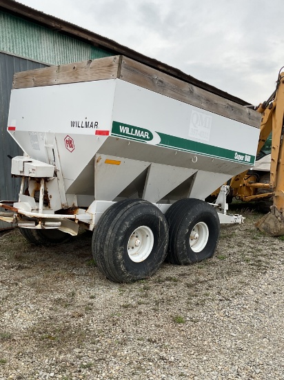 Willmar Super 800 Fertilizer Spreader