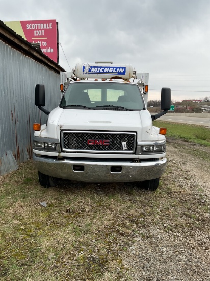 GMC C5500 Tire Truck w/ Working Lift Gate & A/C