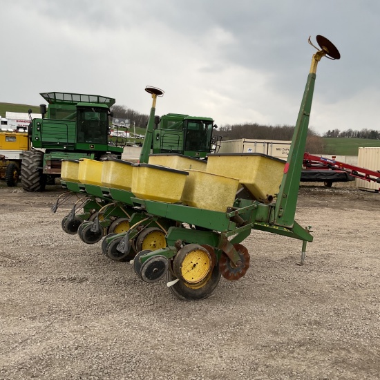 John Deere 7000 Corn Planter- Wide Row