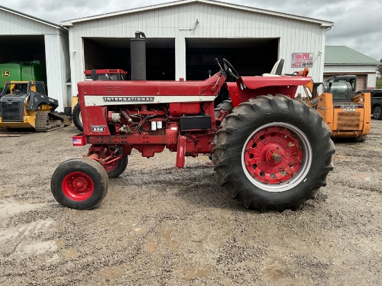 IH Farmall 826 Tractor