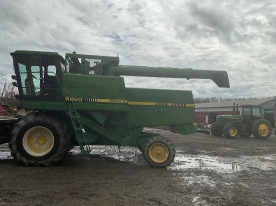 John Deere 6620 Titan II Combine