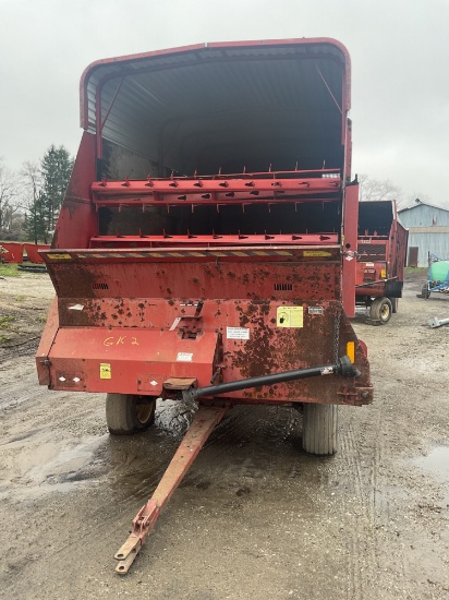 New Holland 716 Silage Wagon