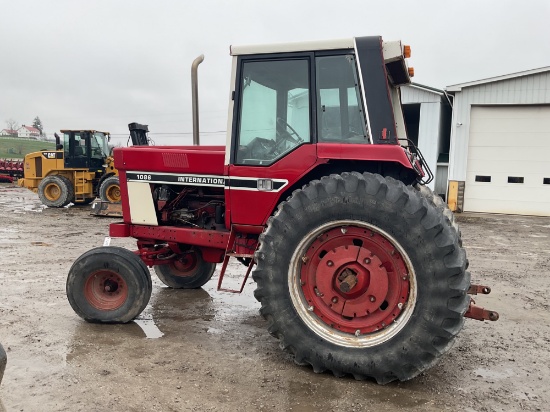 IH 1086 Tractor