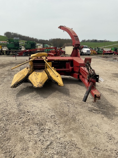 New Holland 900 Chopper with 824 Corn head