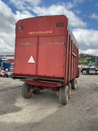 New Holland 716 Silage Wagon