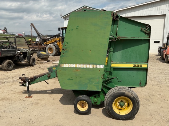 John Deere 335 Round Baler 4x4