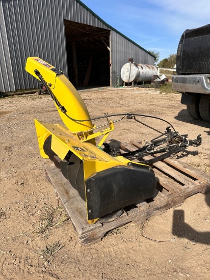 JOHN DEERE SNOW BLOWER
