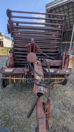 NEW HOLLAND 850 BALER
