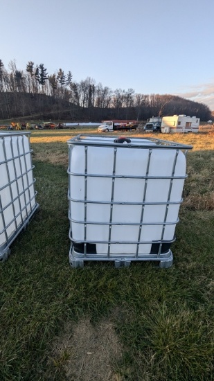 250 GALLON WATER TOTE