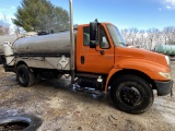 INTERNATIONAL 4300 SEALER TRUCK