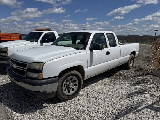 CHEVY 1500 GAS TRUCK