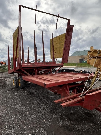NEW HOLLAND SQUARE BALE STACKER