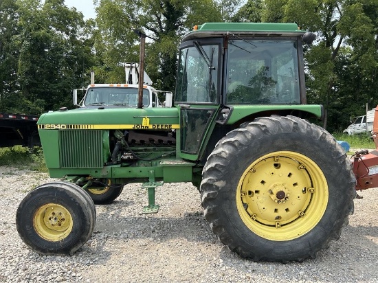 2940 John Deere Diesel Tractor