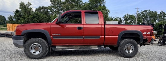 2004 CHEVY 2500HD 4X4 TRUCK