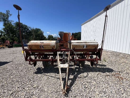 IH 456 CORN PLANTER
