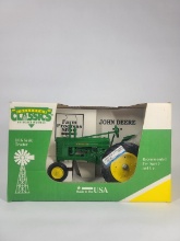 COLLECTOR CLASSIC JOHN DEERE B TRACTOR