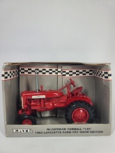 ERTL 1993 FARMALL 130 TRACTOR