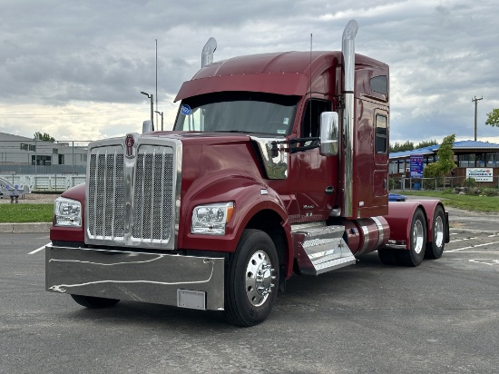 2021 Kenworth W990