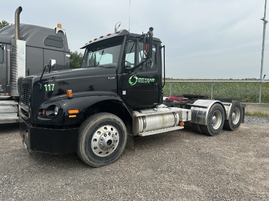 2004 Freightliner FL112