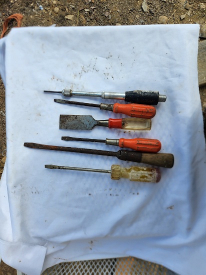 screw drivers