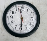 Quartz battery clock