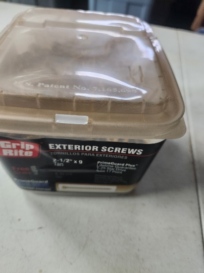 New 2 1/2 inch exterior deck screws