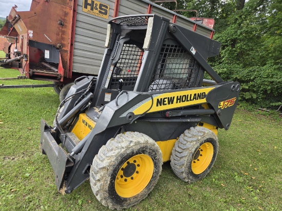 NH L 175 skid loader