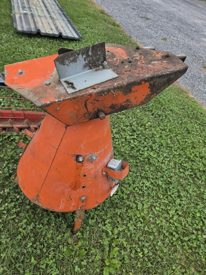 Grain bin distributor