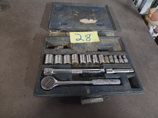 1/4 & 3/8 sockets w/ 3/8 drive ratchet, sockets up to 3/4