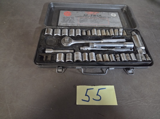 Champion 3/8 &1/4 sockets, ratchet set