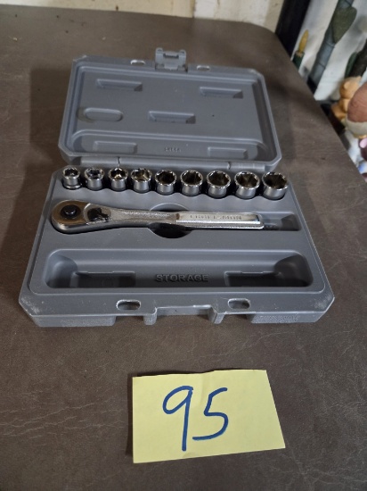 New 3/8 craftman ratchet and socket set 10mm-18mm