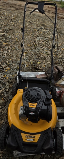 New dewalt lawn mower 150 cc Briggs straton engine rear wheel drive
