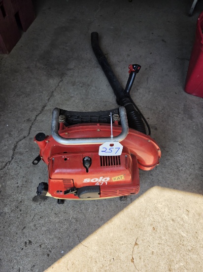 Solo gas powered leaf blower, running