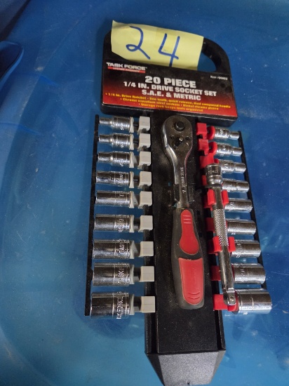 New one quarter, twenty piece ratchet socket set
