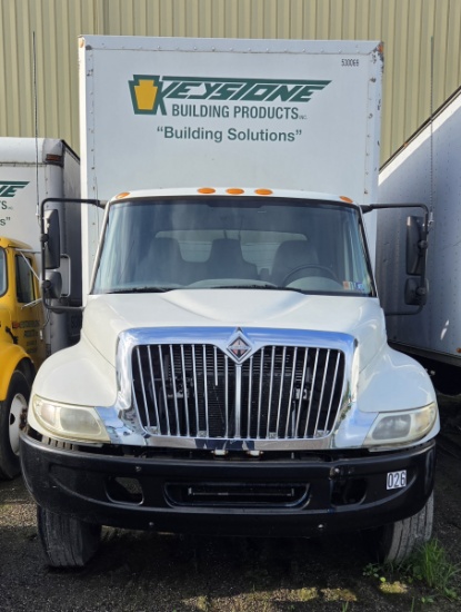 2007 IH 4300 DT 466 navastar , 26 ft curtain side