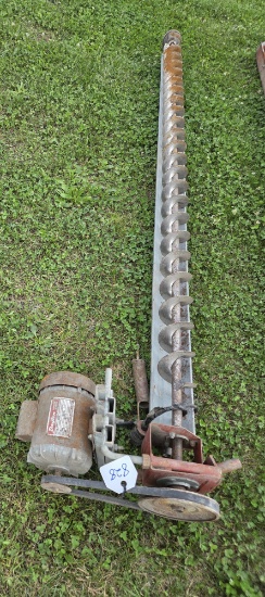 Grain bin sweep auger