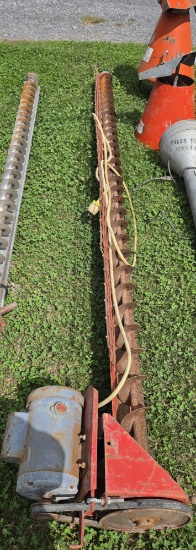 Grain bin sweep auger