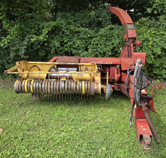 NH 900 FORAGE harvester & grass head w/ electric control used this season