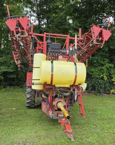 Hardy sprayer 60 ft boom , 1000 gallon tank