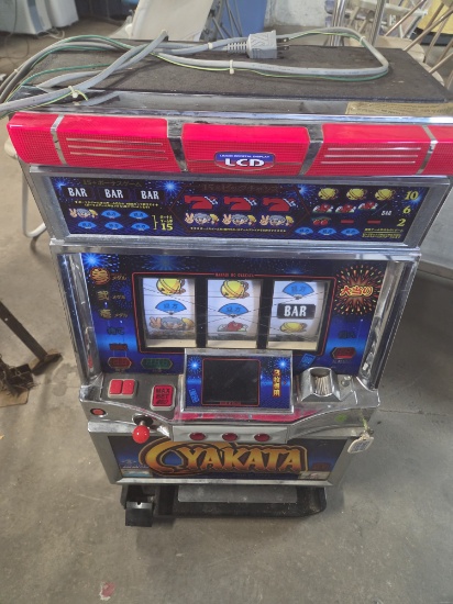 Poker/ slot machine with chips