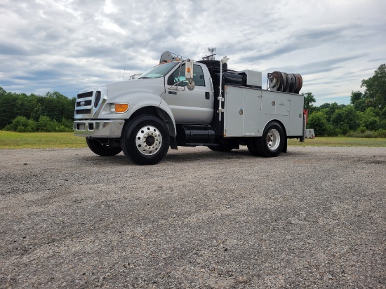 2007 Ford F-750 Truck